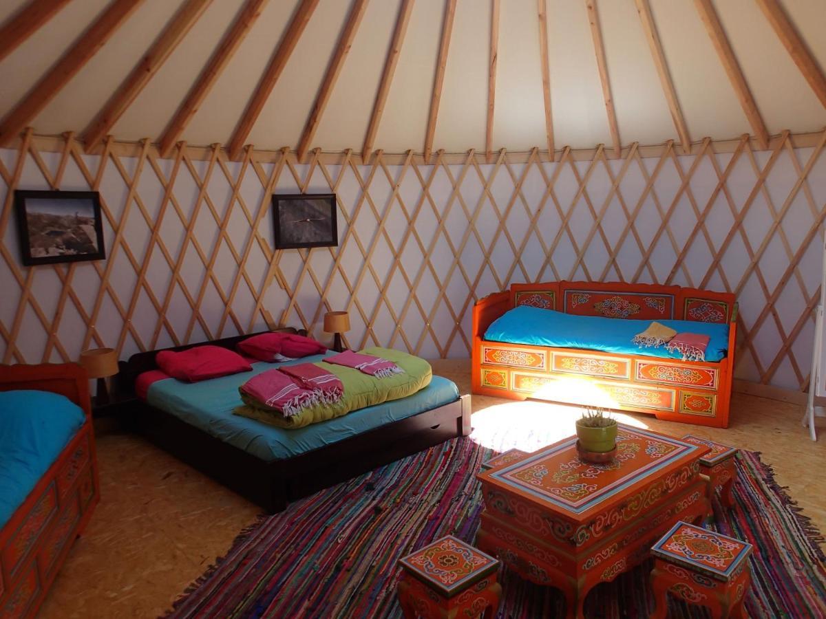 Eco-Hotel Et Yourtes Du Mercantour Guillaumes Exteriör bild