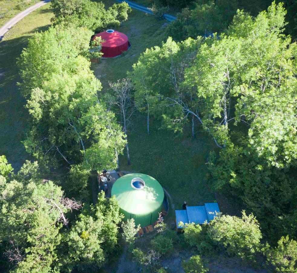 Eco-Hotel Et Yourtes Du Mercantour Guillaumes Exteriör bild