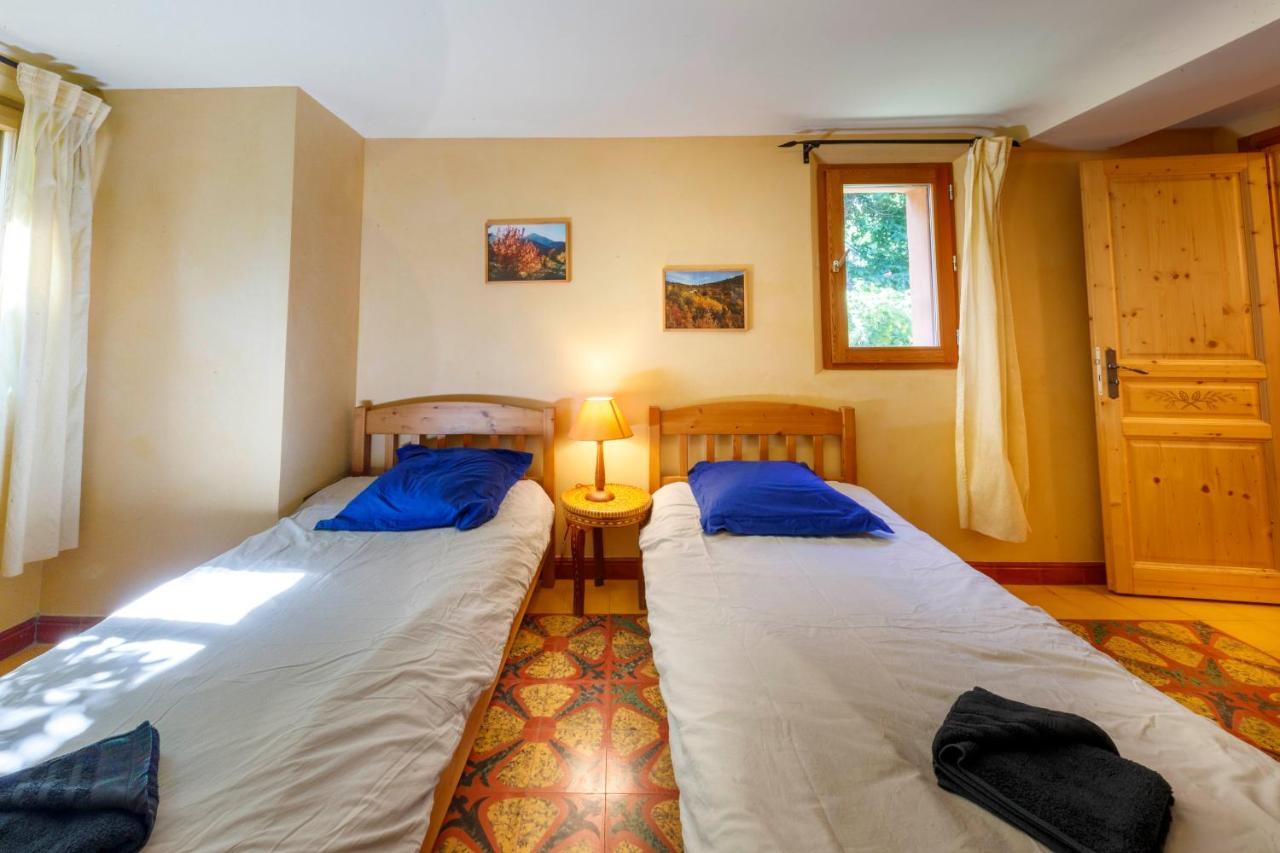 Eco-Hotel Et Yourtes Du Mercantour Guillaumes Exteriör bild